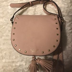 Pink crossbody purse with tassel.